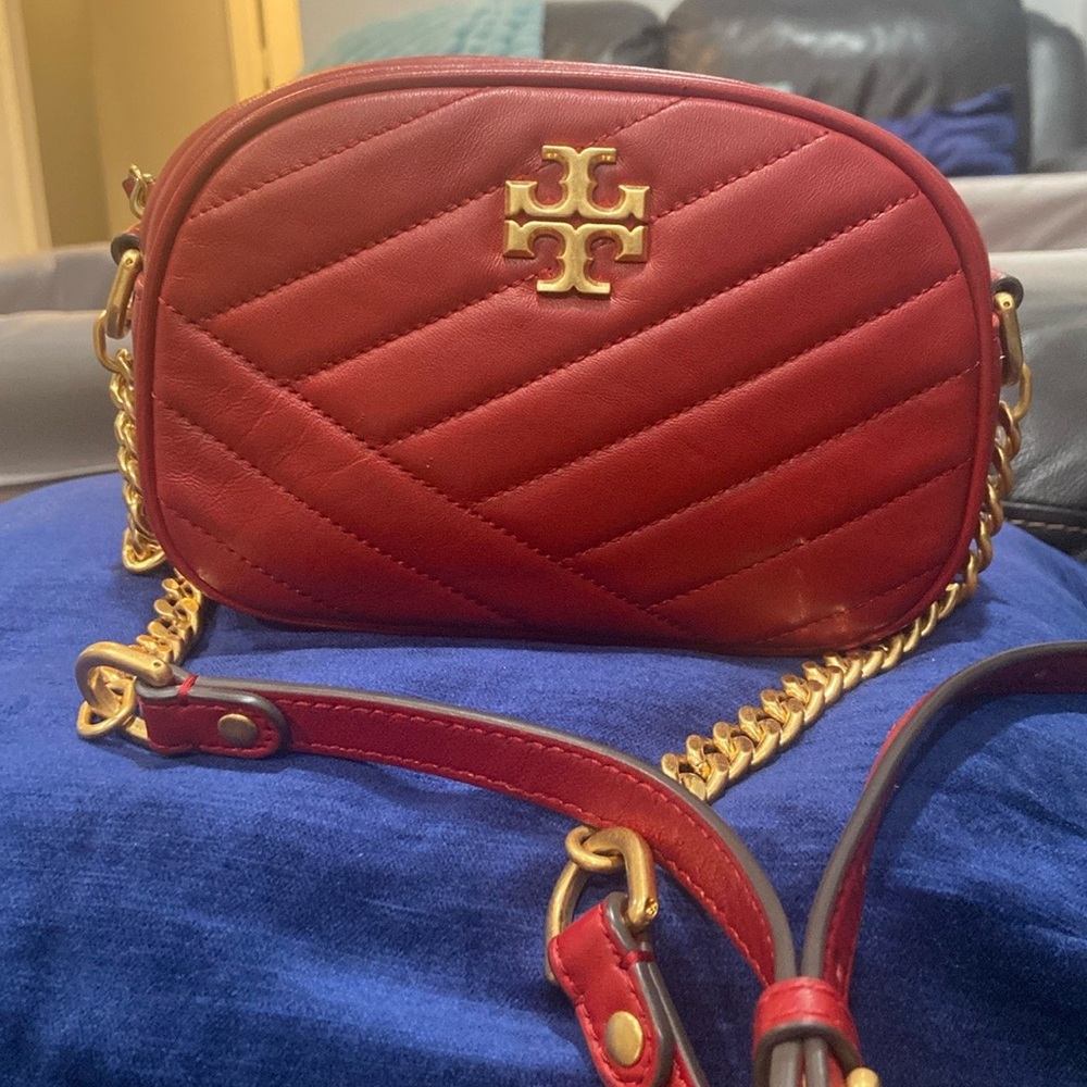 TORY BURCH RED KIRA CHEVRON CAMERA BAG